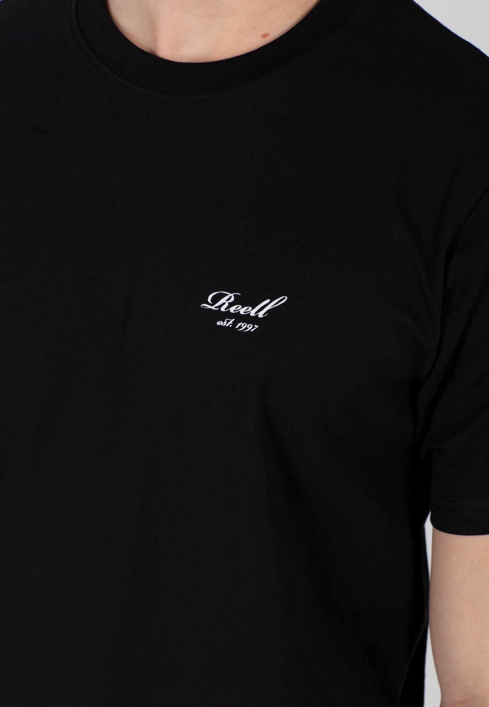 REELL - Staple Logo Deep Black - T-Shirt | Men-Image