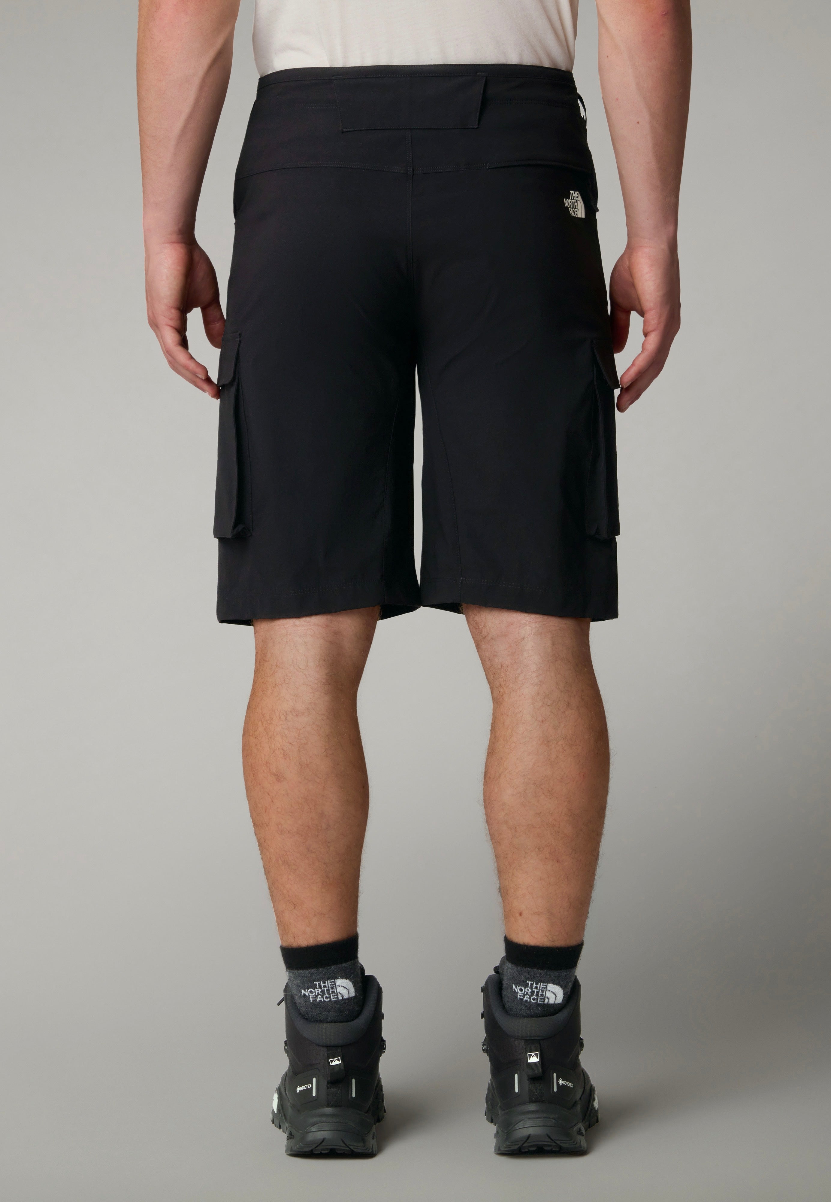 The North Face - Exploration Cargo TNF Black - Shorts | Men-Image