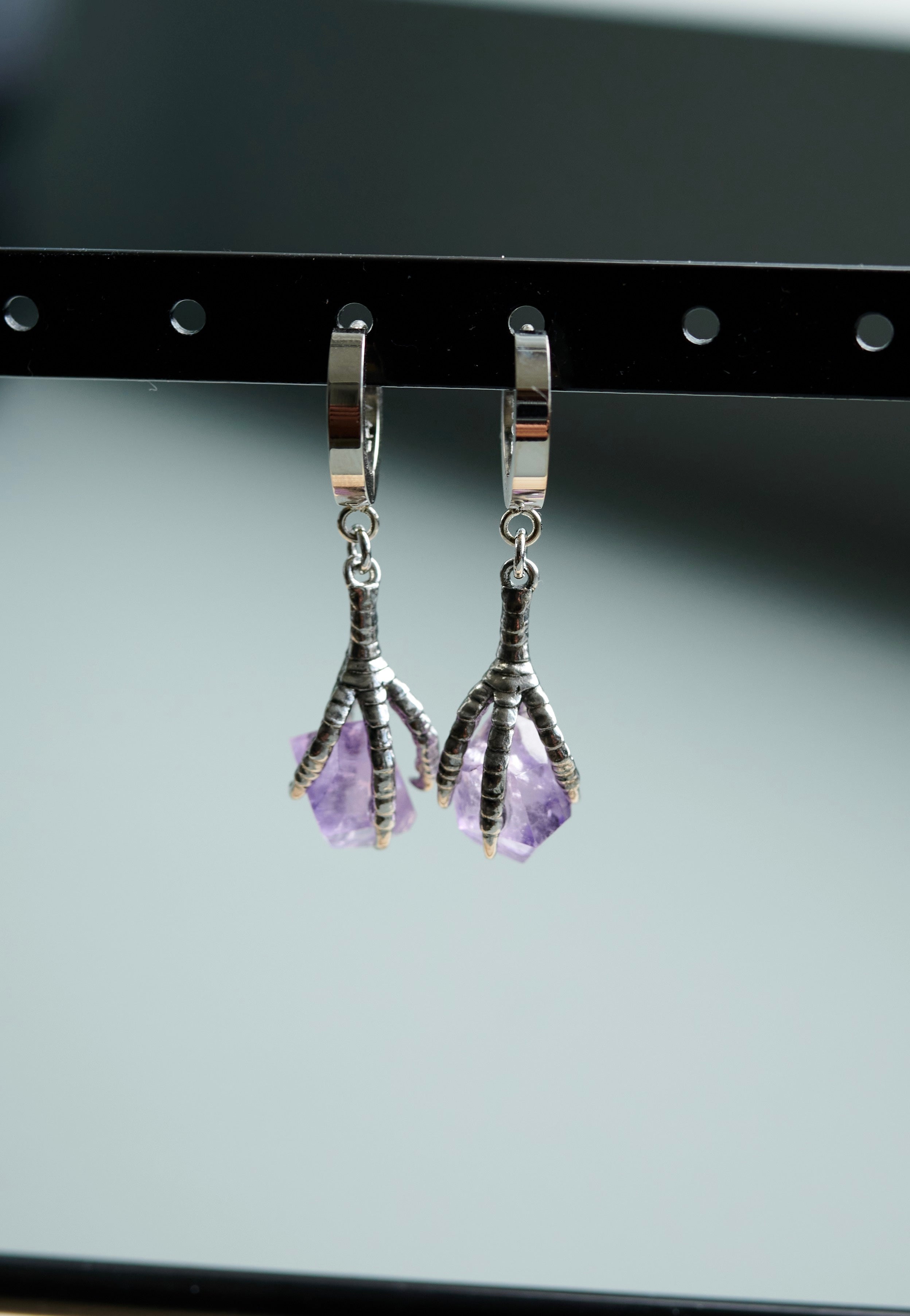 Ask & Embla - Quill Smoky Claw Purple - Earrings | Neutral-Image