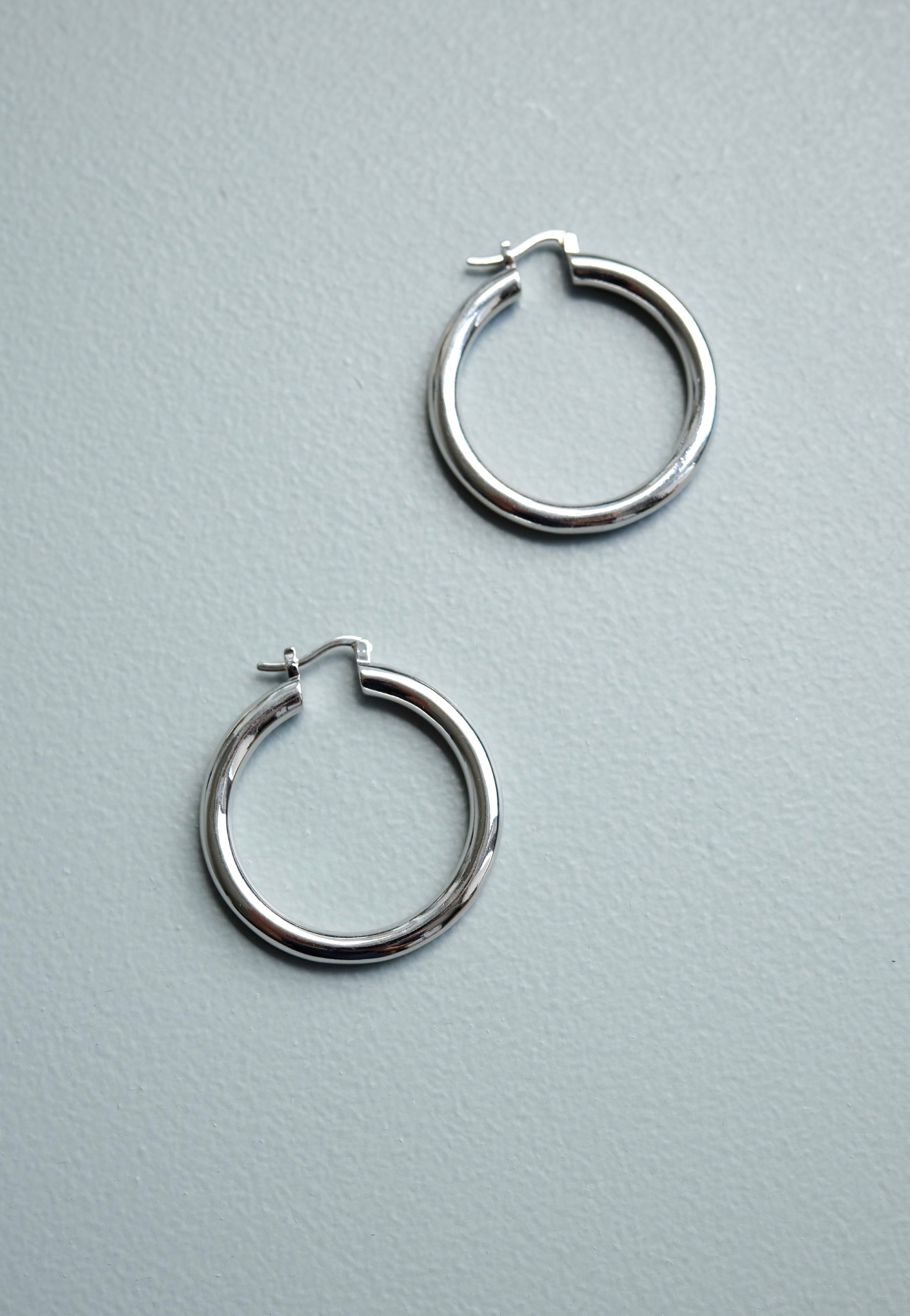 Ask & Embla - Classic Halo Silver - Earrings | Neutral-Image