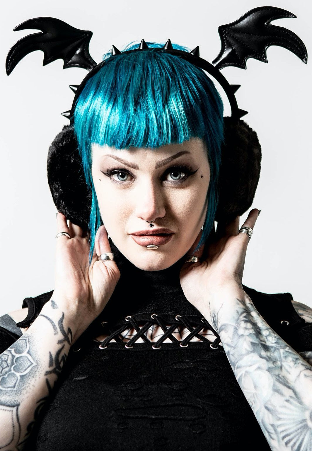 Killstar - Just Wing Black - Earmuff | Neutral-Image