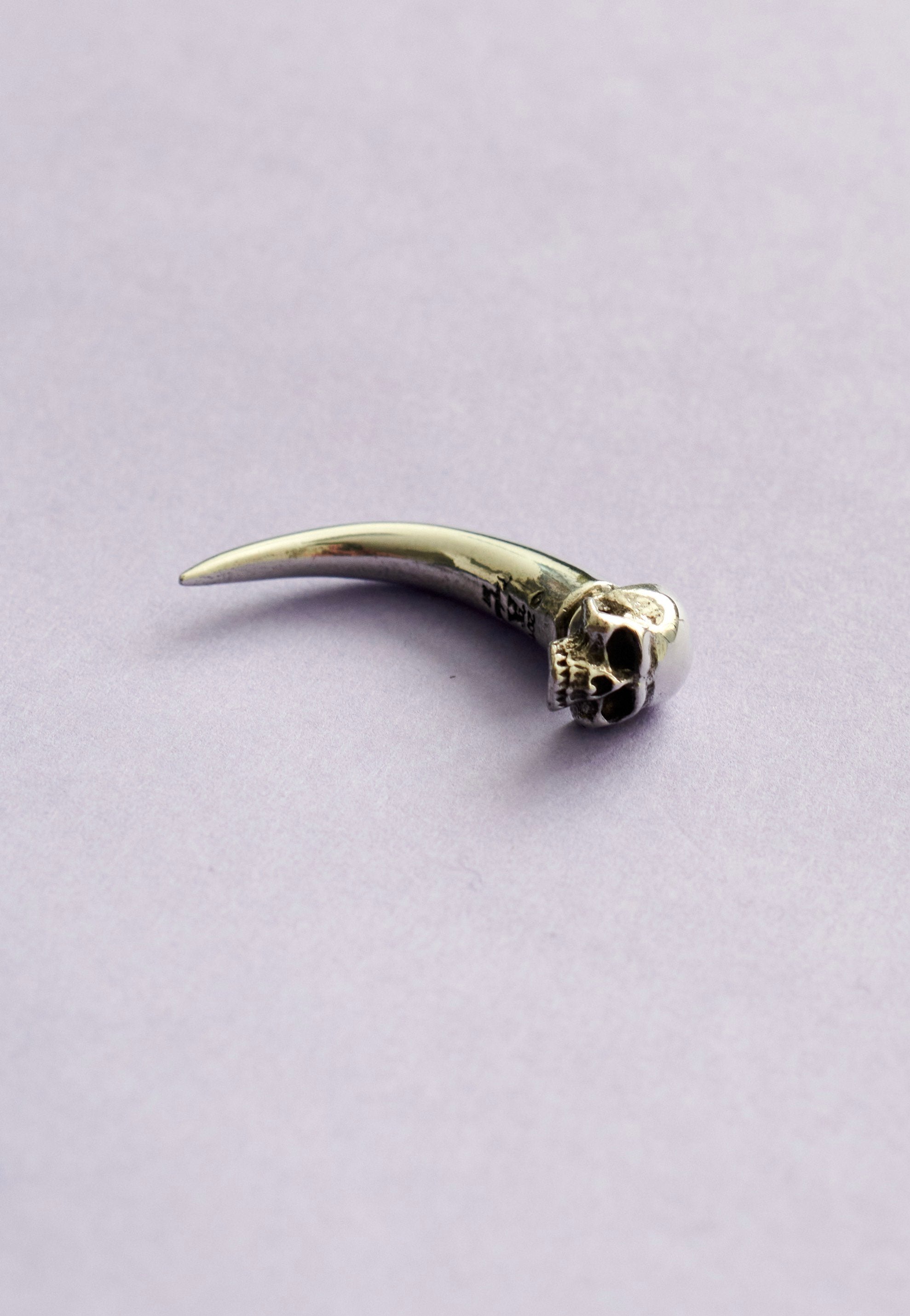 Alchemy England - Tomb Skull Horn Silver - Earring | Neutral-Image