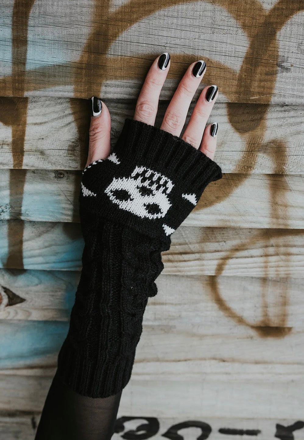 Pamela Mann - Knitted Skull and Crossbones Fingerless Black/White - Gloves | Neutral-Image