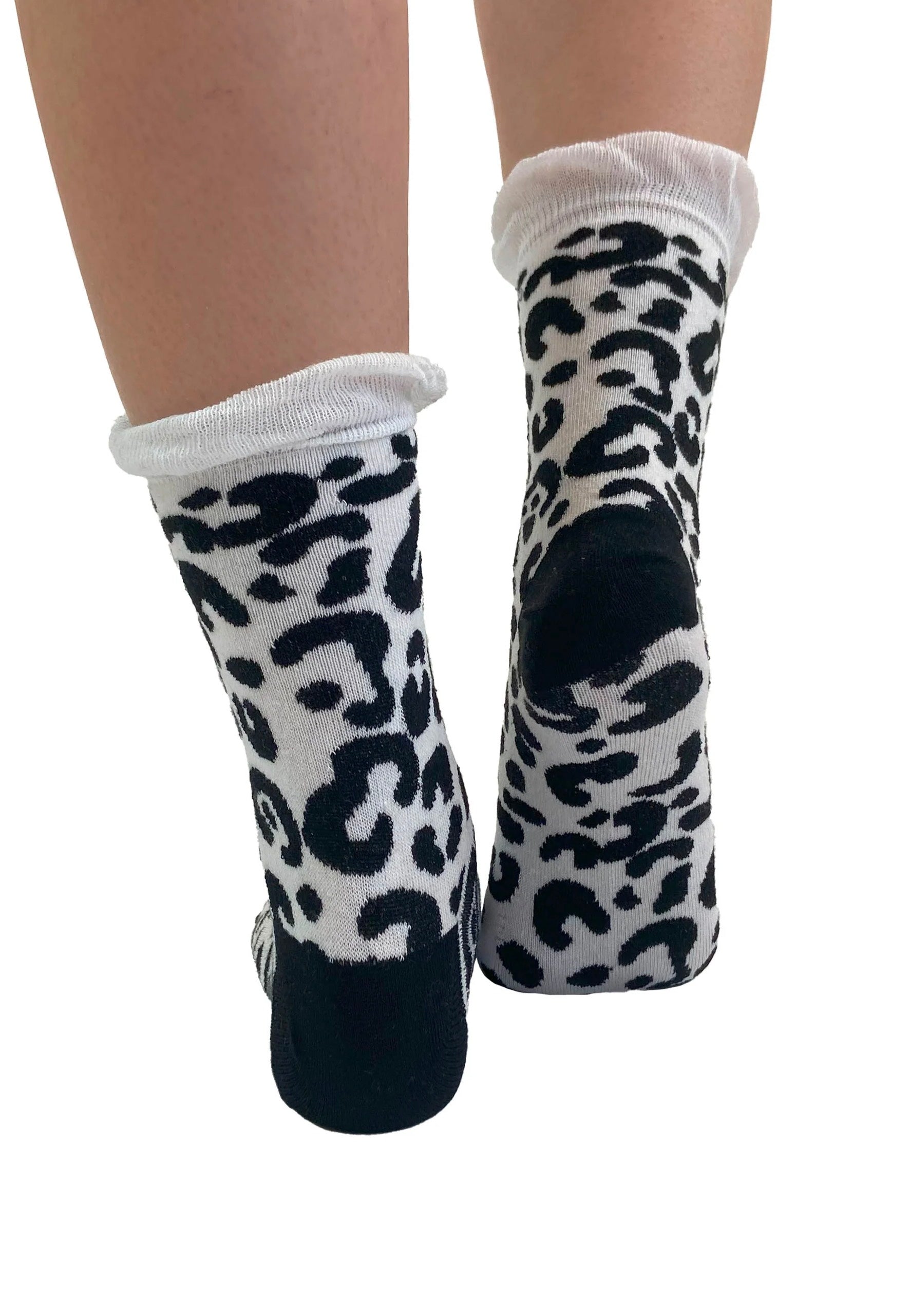 Pamela Mann - Extra Wide Leopard Ankle Black - Socks | Neutral-Image