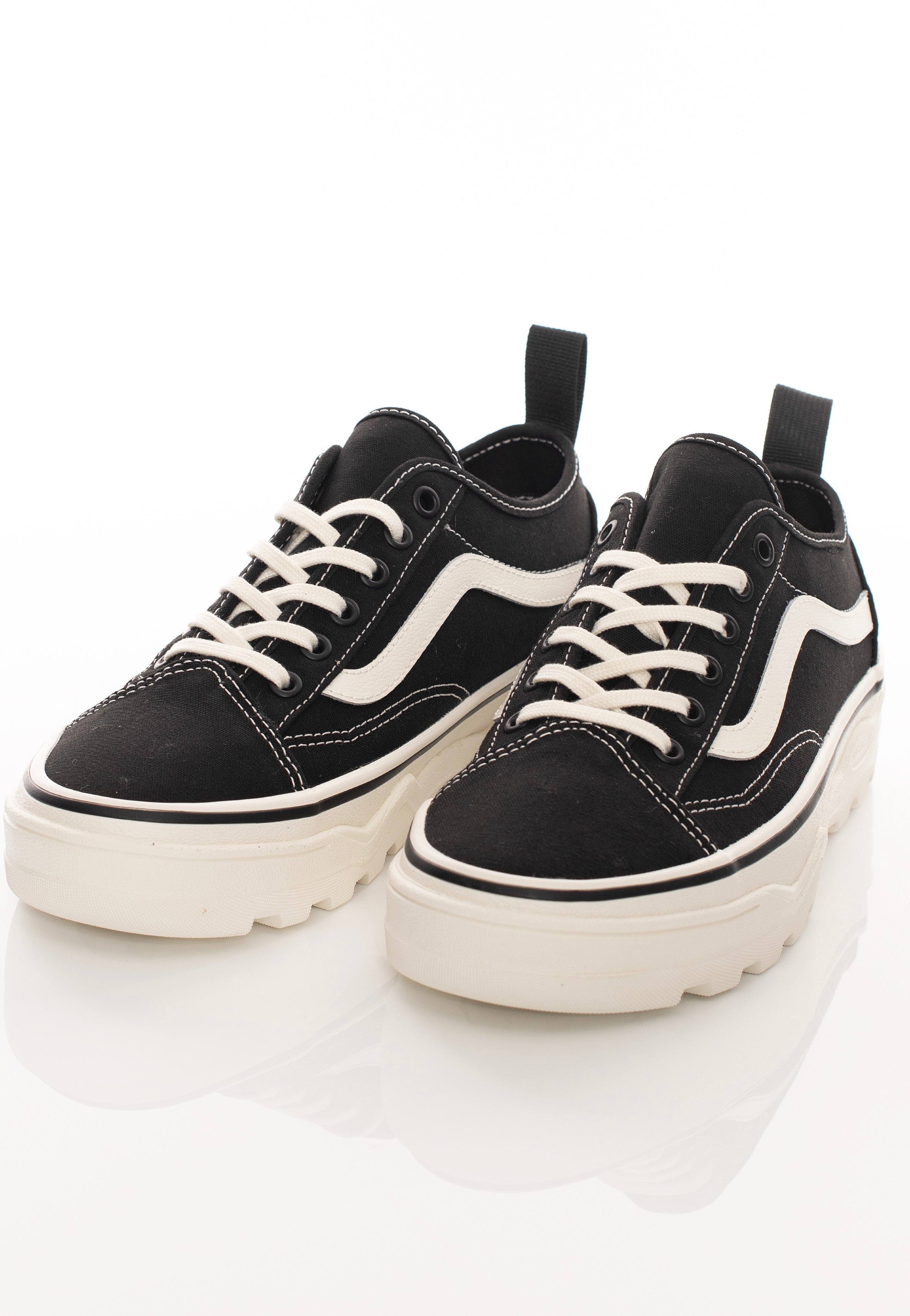 Vans - UA Sentry Old Skool WC (Canvas) Black/Marshmallow - Girl Shoes | Women-Image