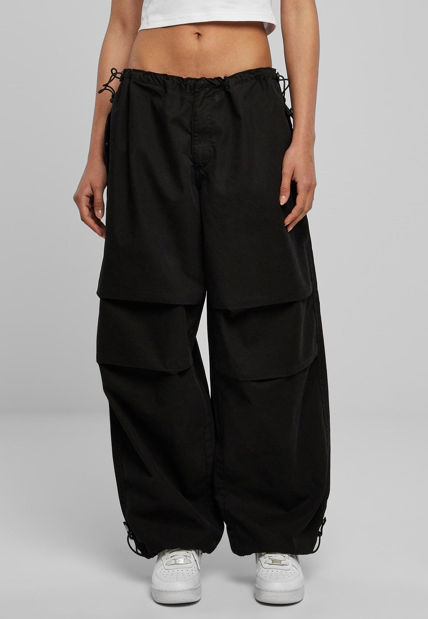 Urban Classics - Cotton Parachute Black - Pants | Women-Image