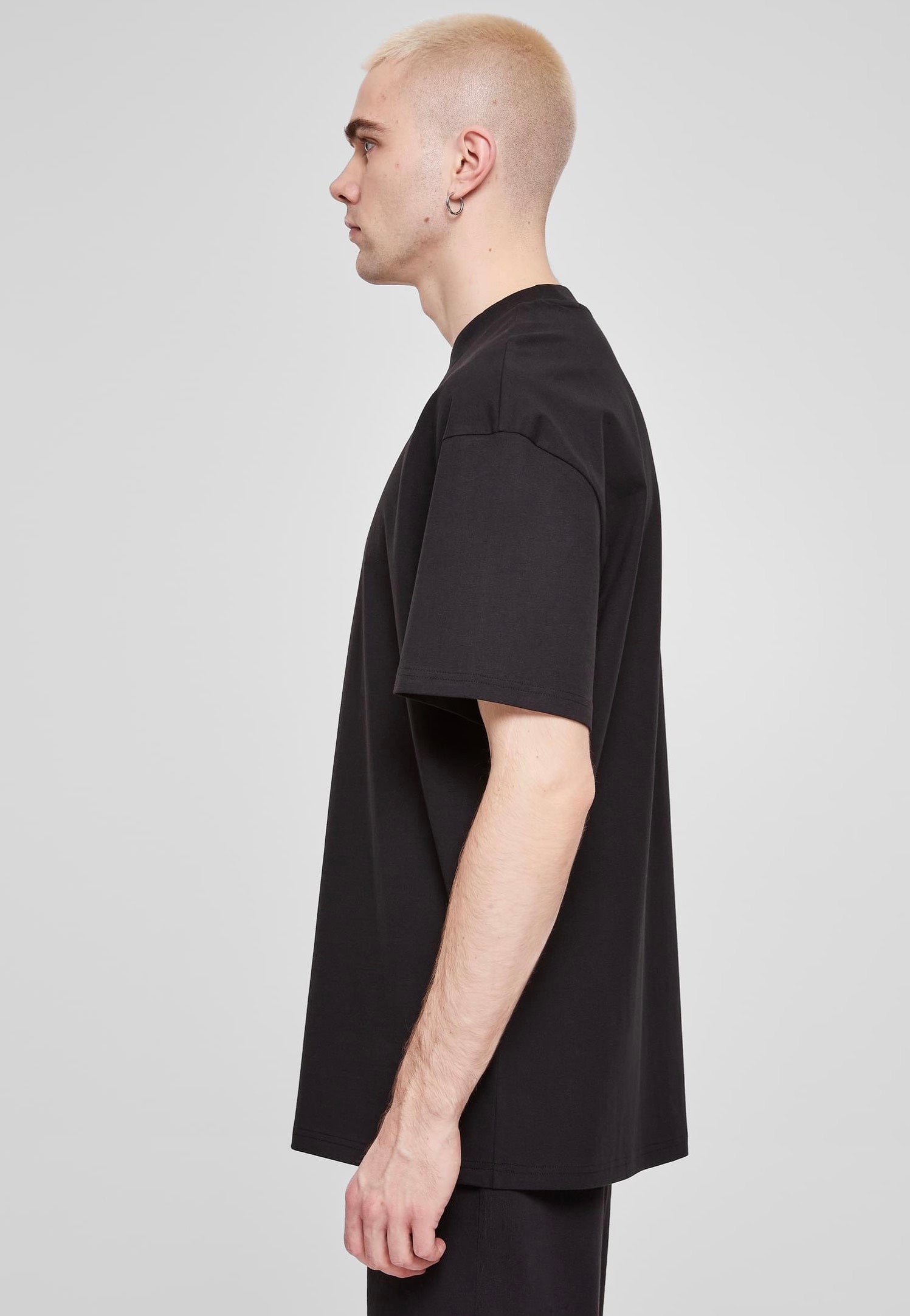 Urban Classics - Oversized Mid Embroidery Black - T-Shirt | Men-Image