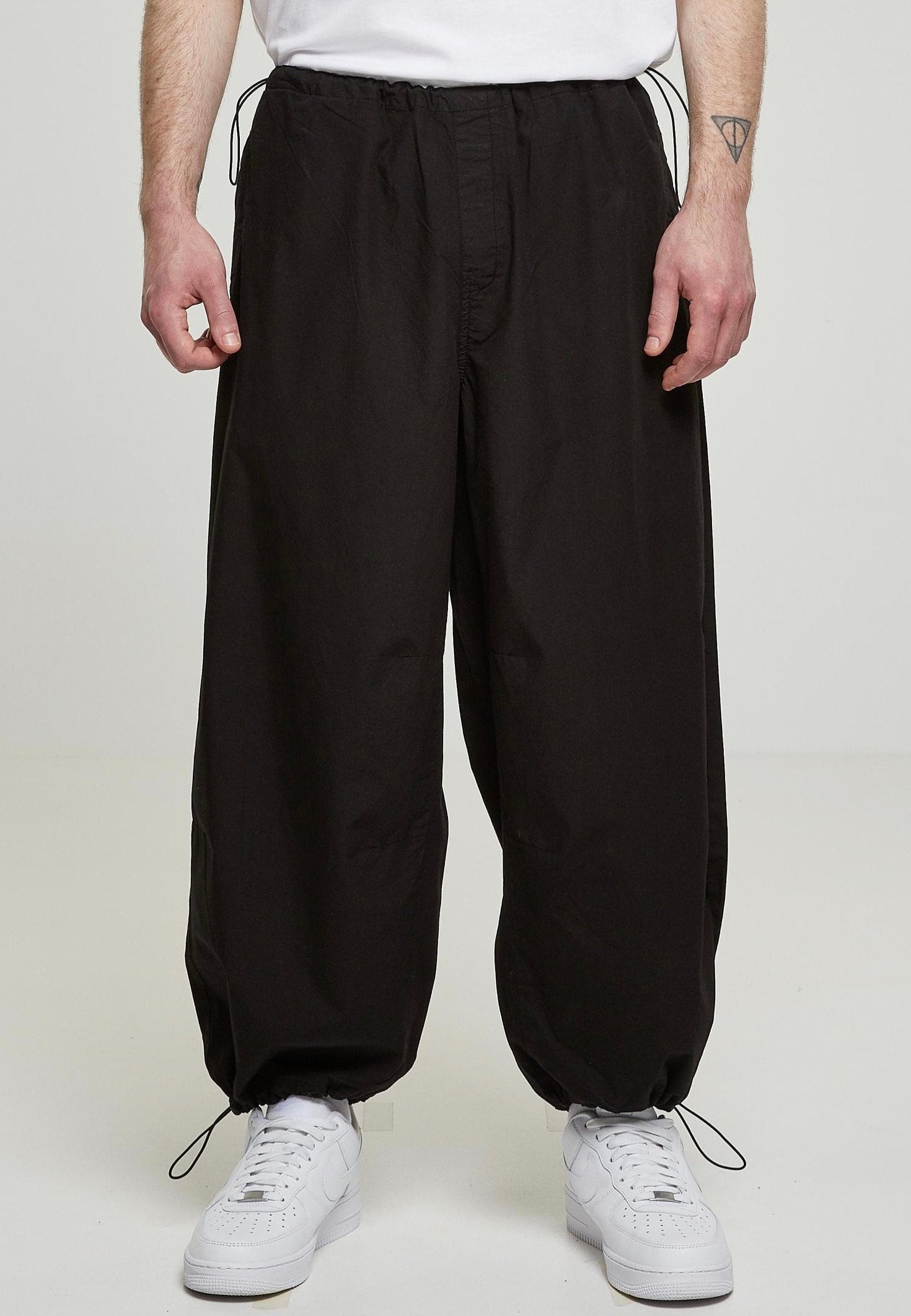 Urban Classics - Popline Parachute Black - Pants | Men-Image