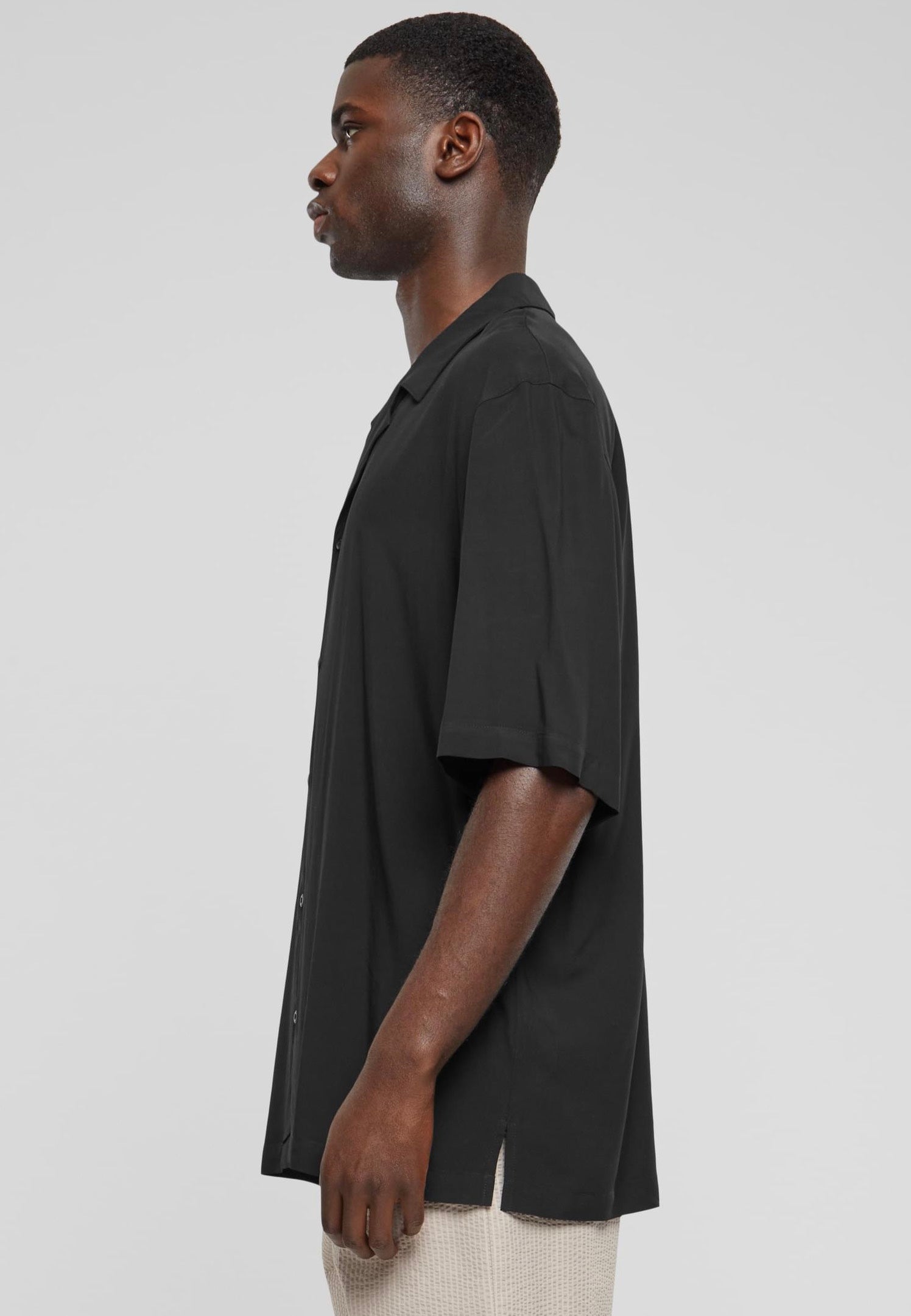 Urban Classics - Loose Viscose Black - Shirt | Men-Image