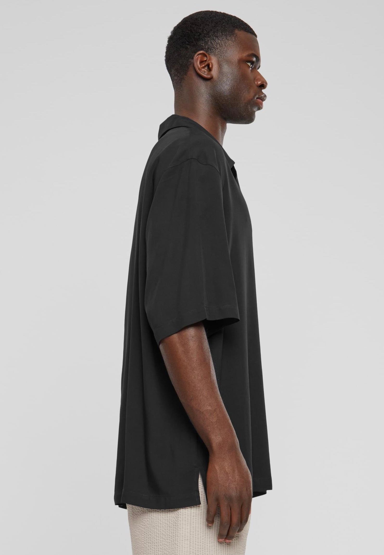 Urban Classics - Loose Viscose Black - Shirt | Men-Image