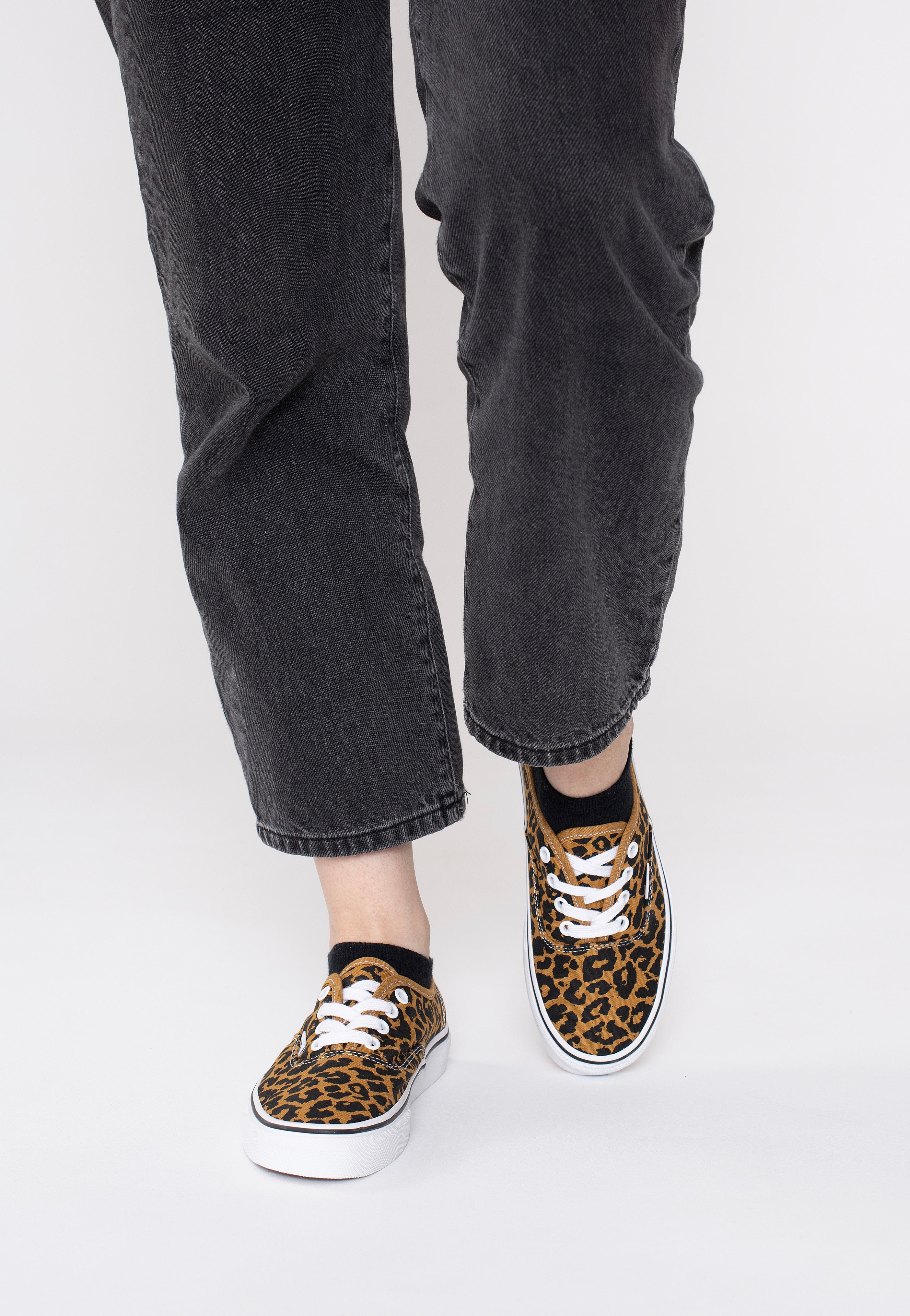 Vans - Authentic Leopard Black/True White - Girl Shoes | Women-Image