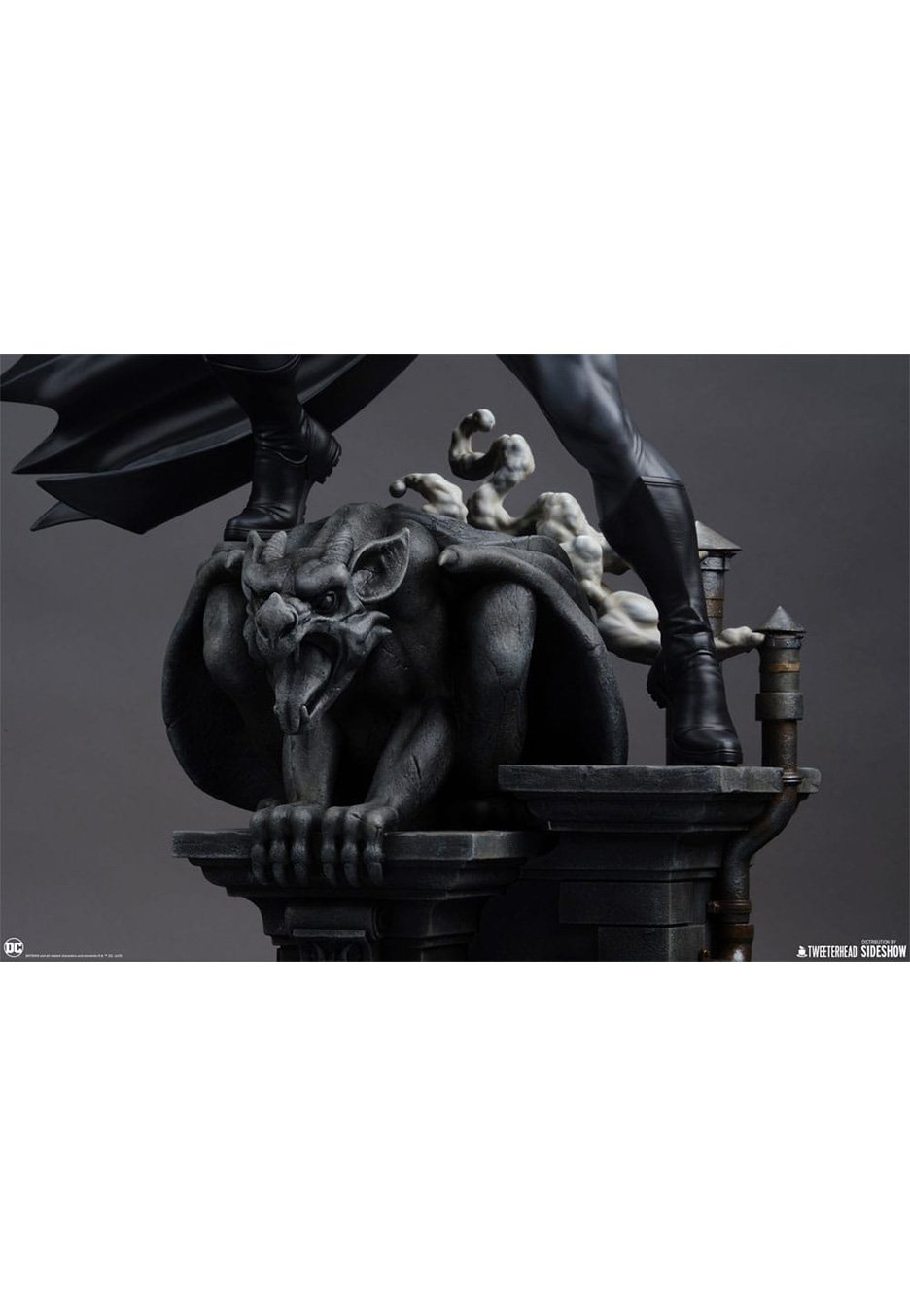 Batman - Batman 1/6 (Black and Gray Edition) - Statue | Neutral-Image