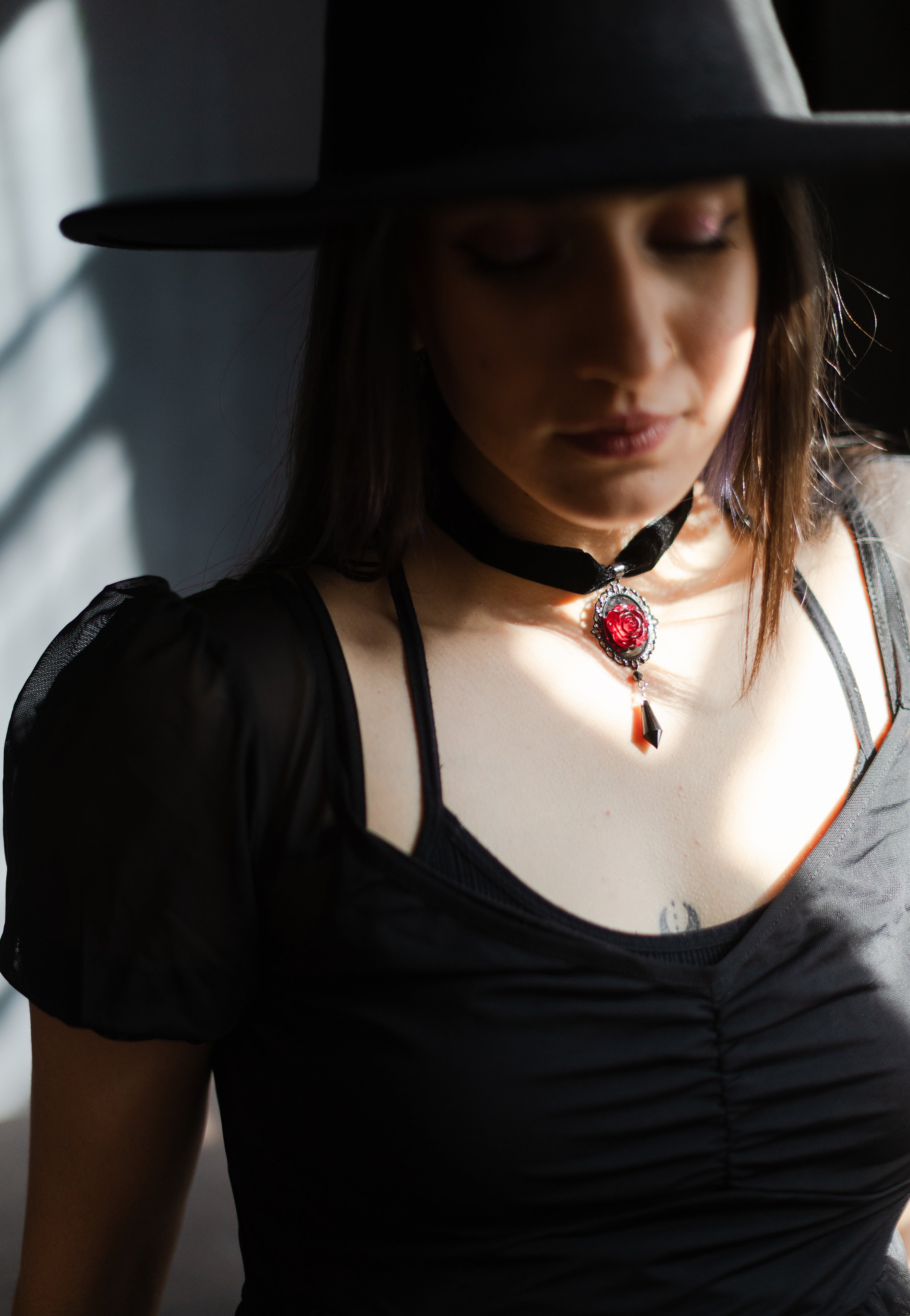 Dark In Love - Teasing Rose - Necklace | Neutral-Image