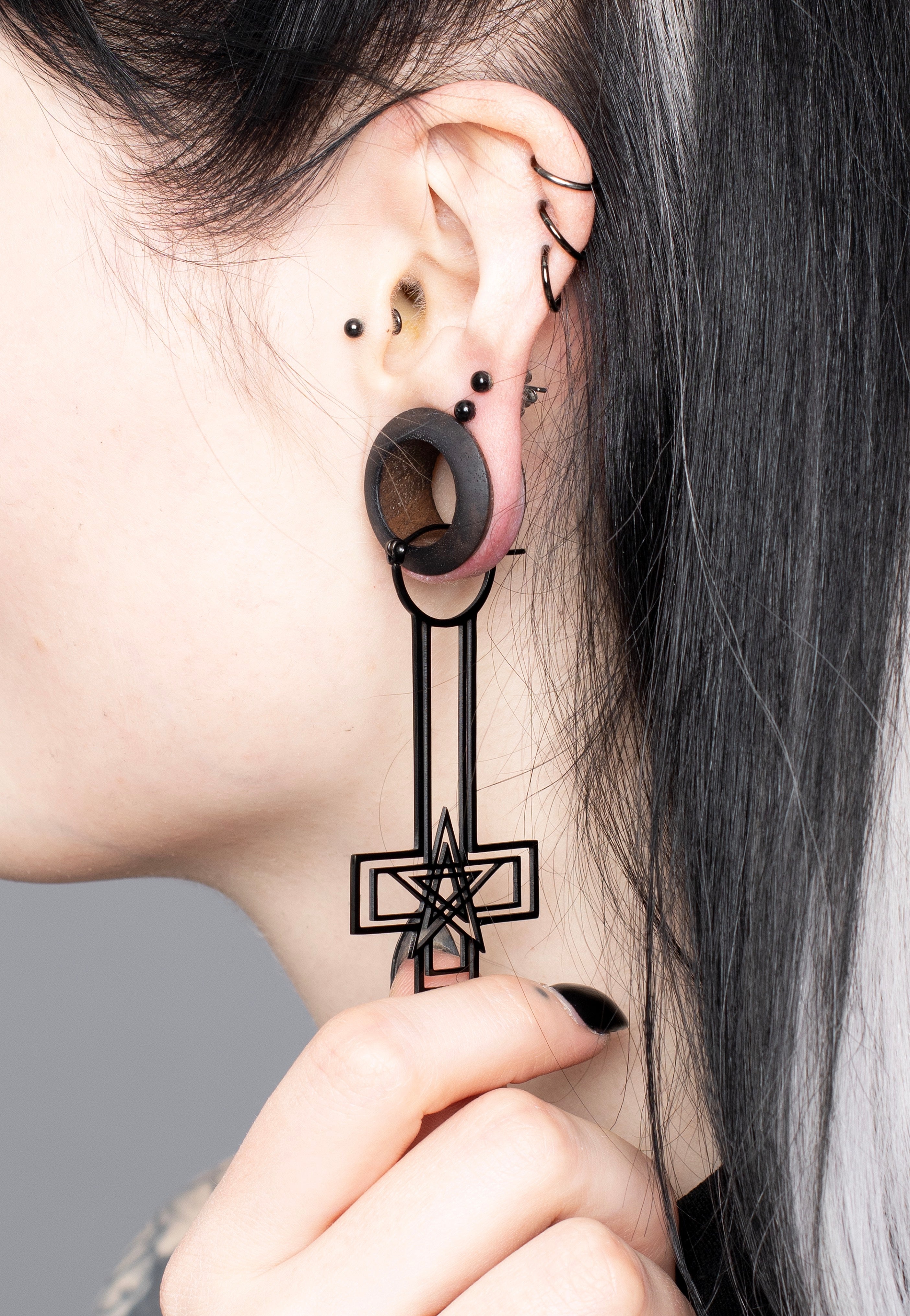 Wildcat - Cross Pentagram Sinner Black - Earrings | Neutral-Image