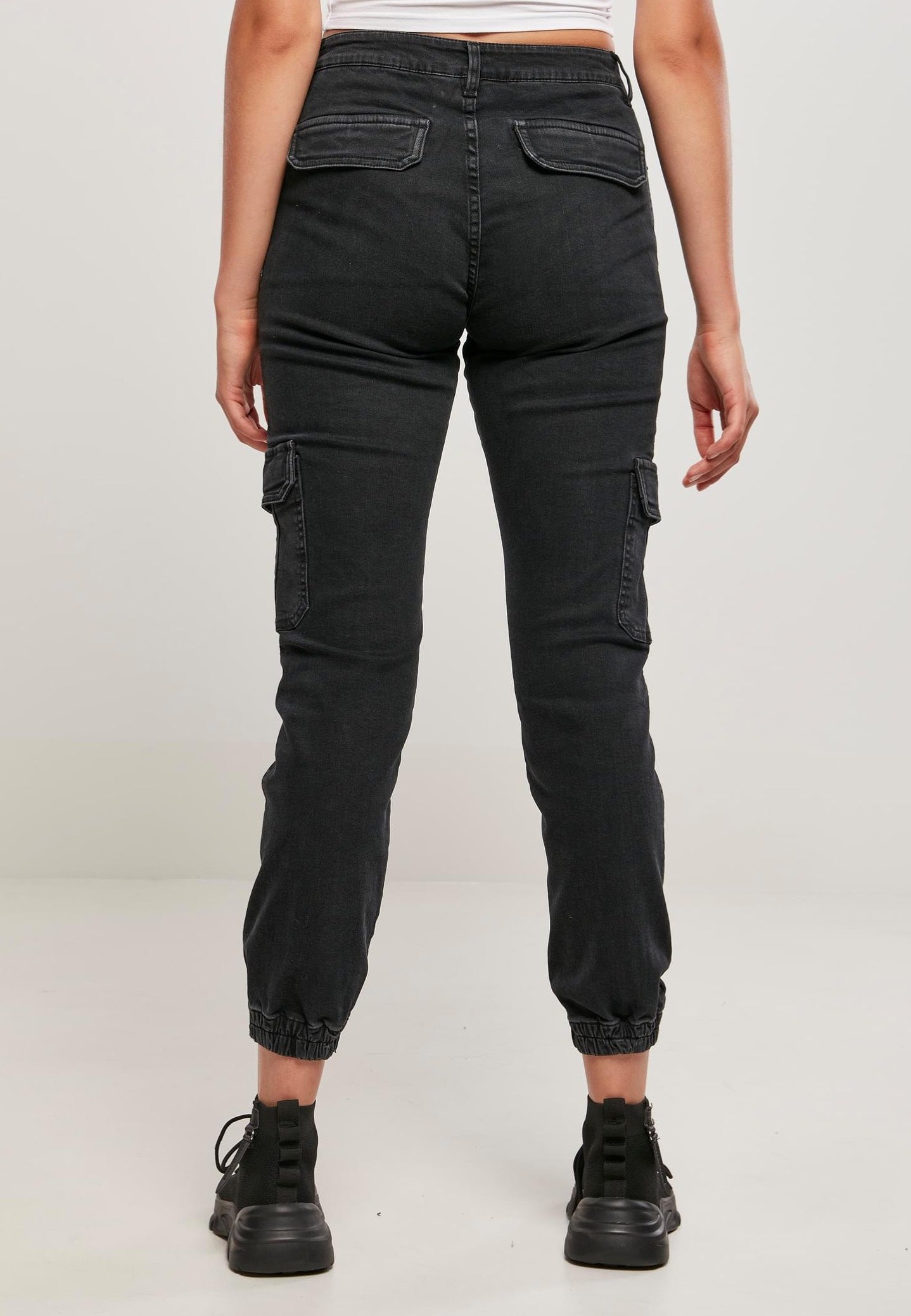 Urban Classics - Ladies Organic Stretch Denim Cargo Black Washed - Pants