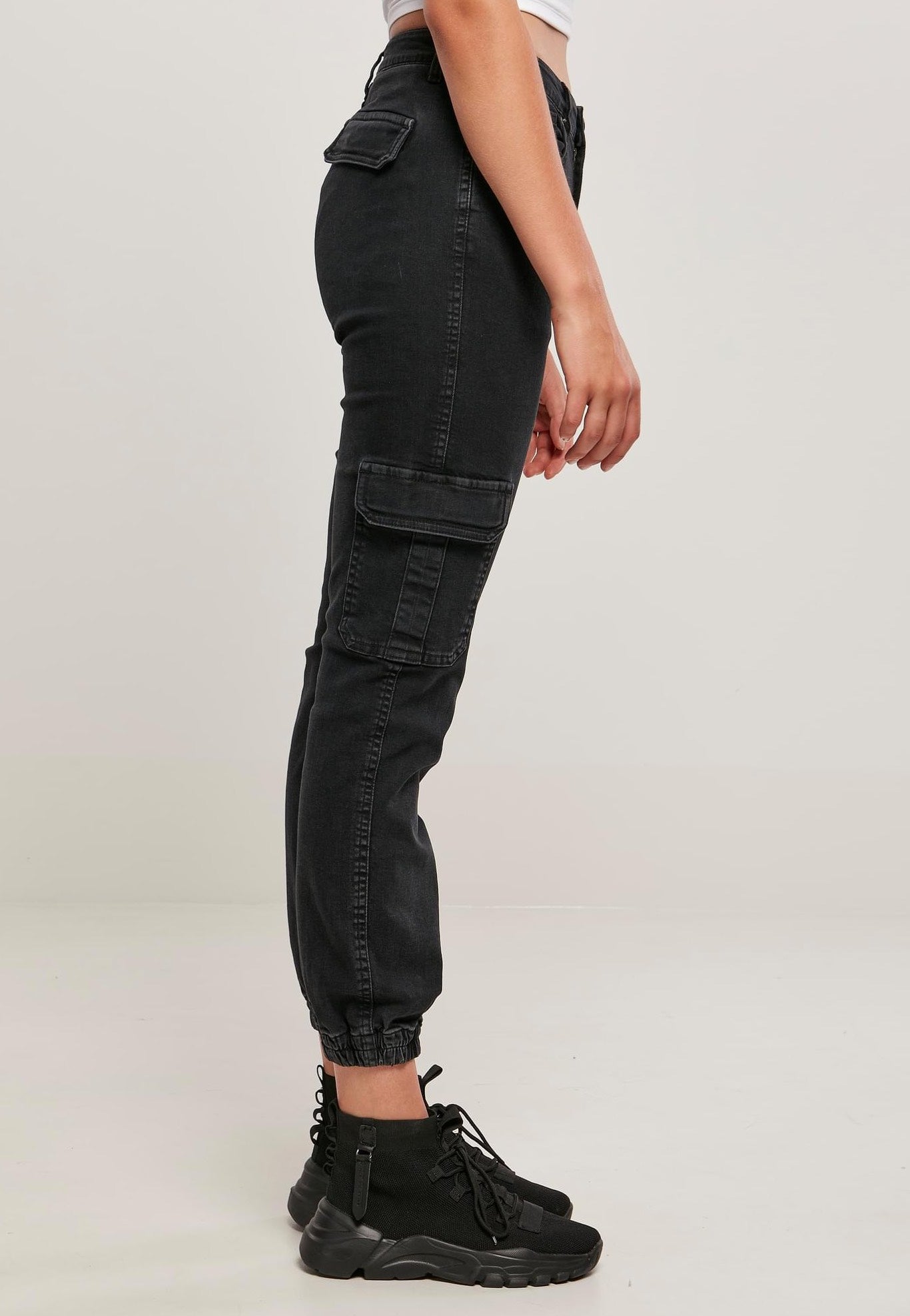 Urban Classics - Ladies Organic Stretch Denim Cargo Black Washed - Pants