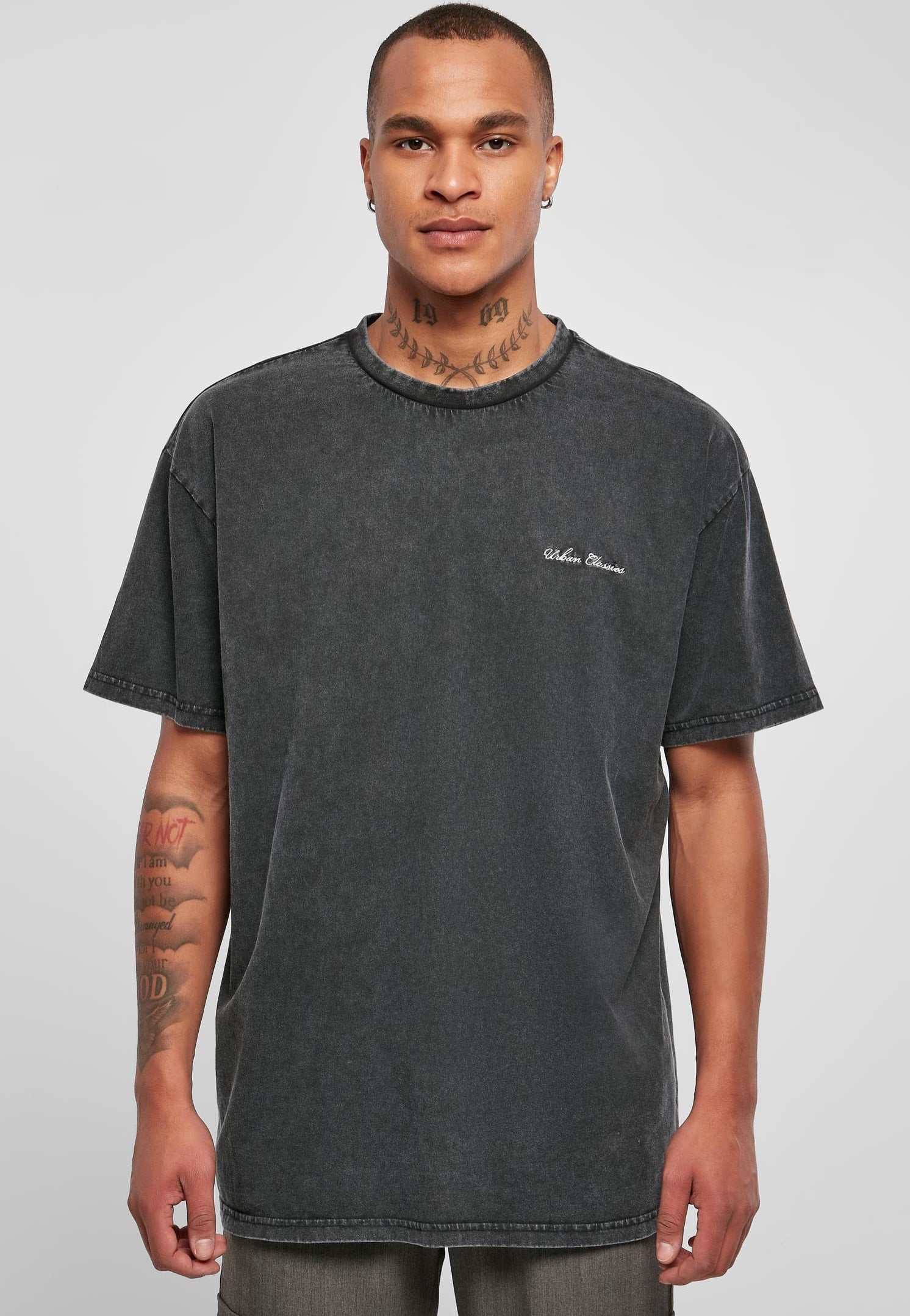 Urban Classics - Oversized Small Embroidery Black - T-Shirt