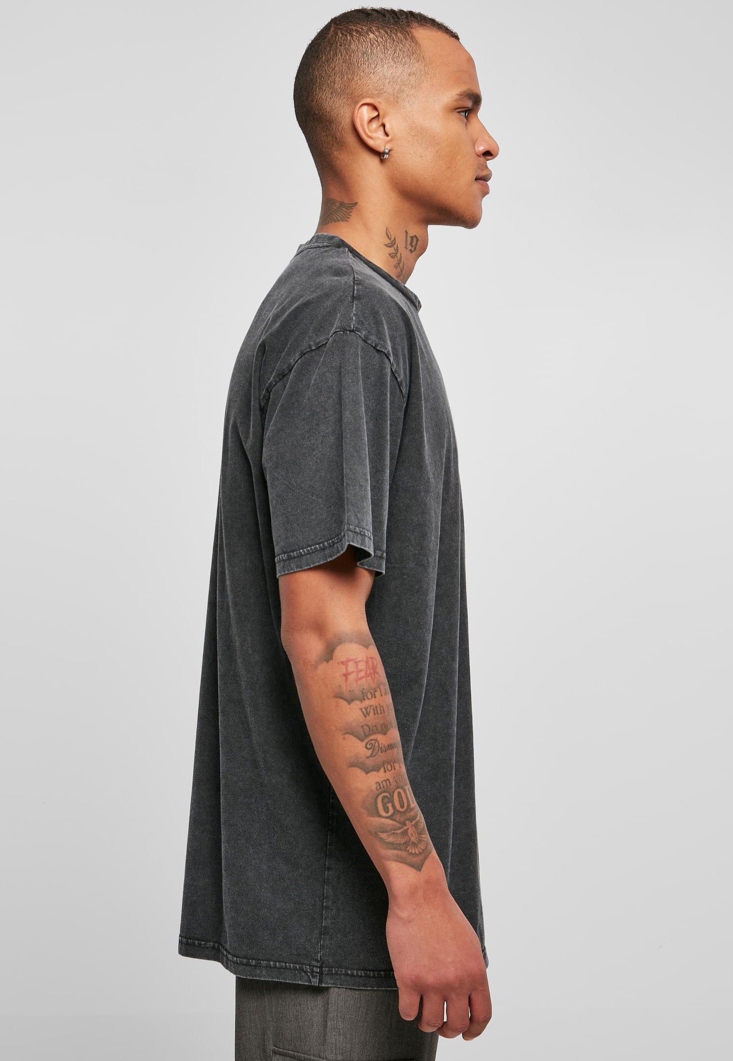 Urban Classics - Oversized Small Embroidery Black - T-Shirt